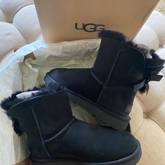 📌📌📌SOLD 📌📌📌 Ugg Mini Bailey Bow II - Picture 5 of 10